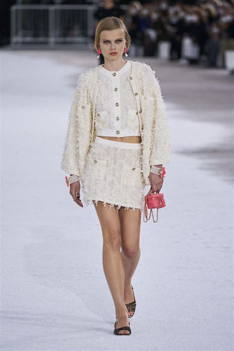 défilé chanel 2021|chanel fashion show 2021.